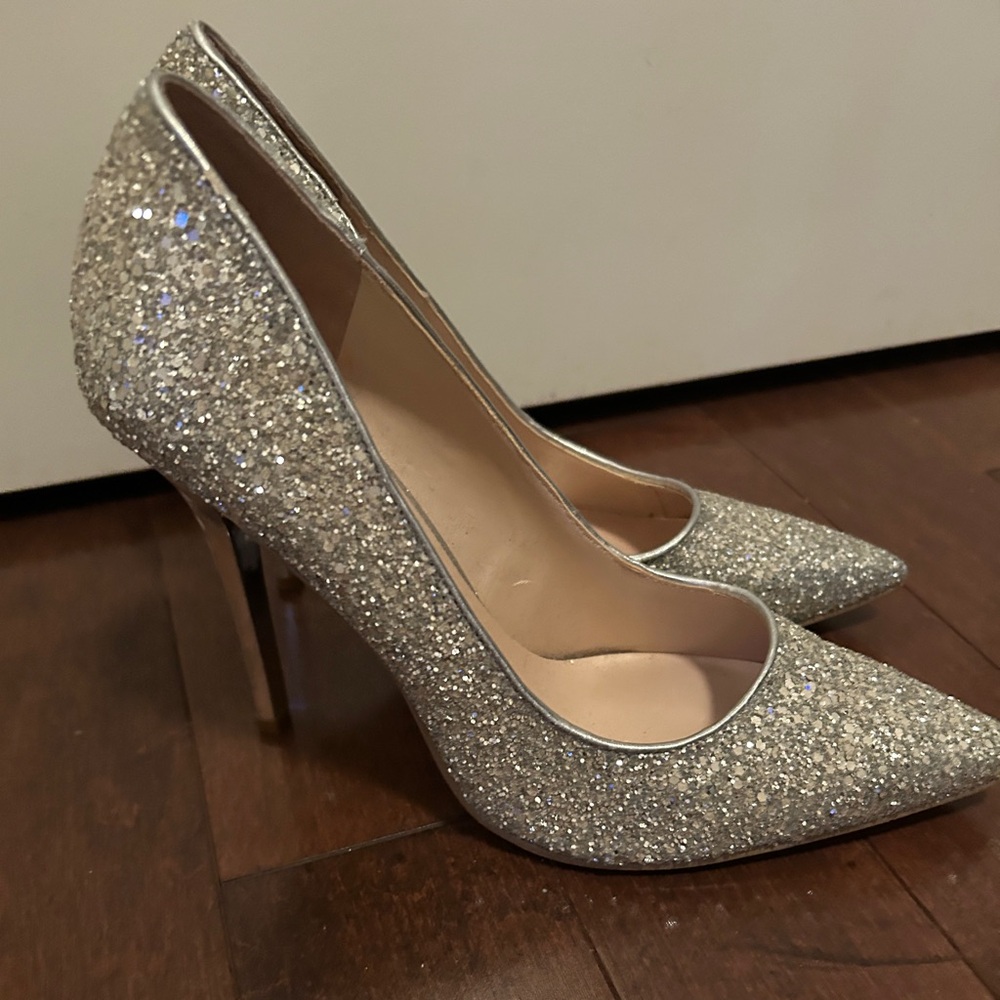 SOLD- Guess Heels